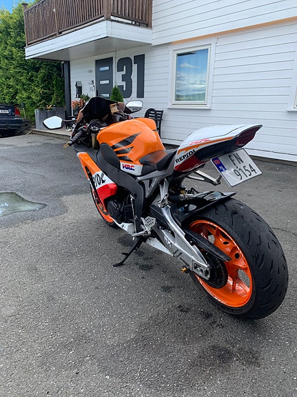 Honda CBR 1000 RR 3 of 5