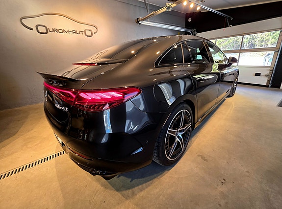 Mercedes-Benz EQE43 3 of 5