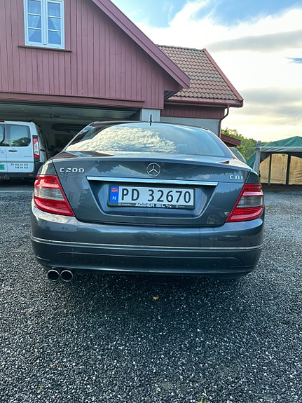 Mercedes-Benz C200 4 of 5