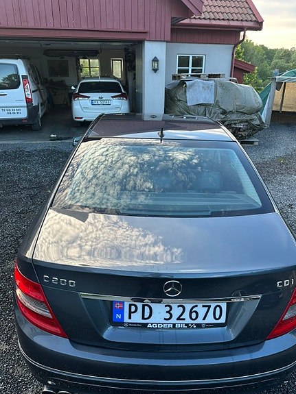 Mercedes-Benz C200 3 of 5