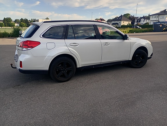 Subaru Legacy 5 of 5