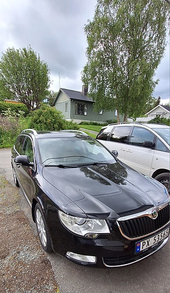 Skoda Superb 2 of 5