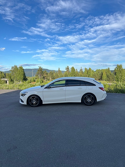 Mercedes-Benz CLA180 4 of 5