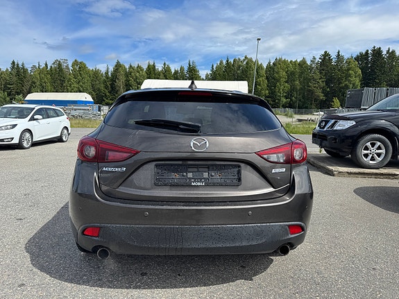 Mazda 3 4 of 5