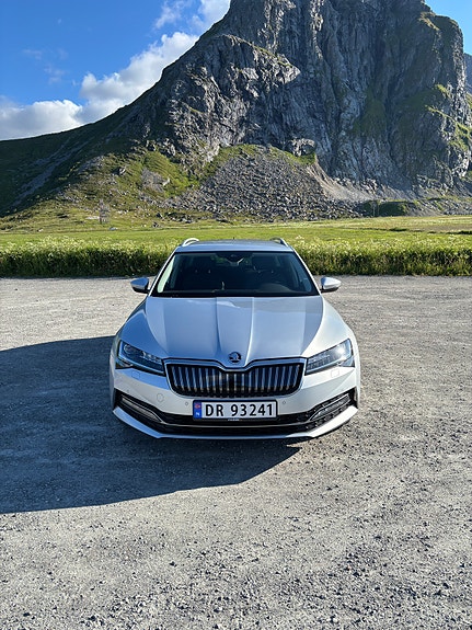Skoda Superb 2 of 5