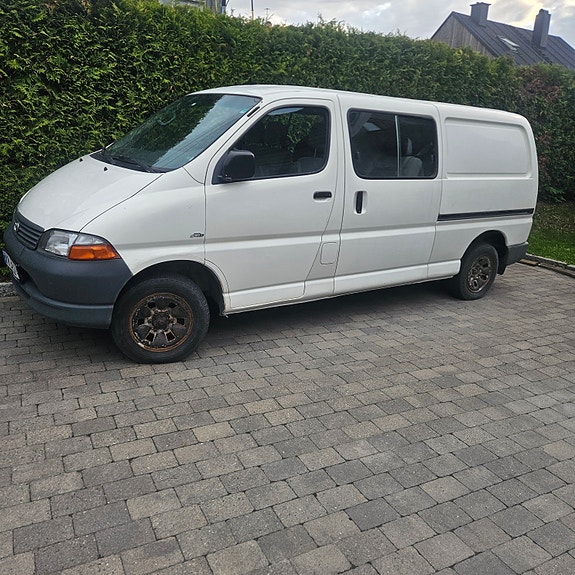 Toyota HiAce 5 of 5
