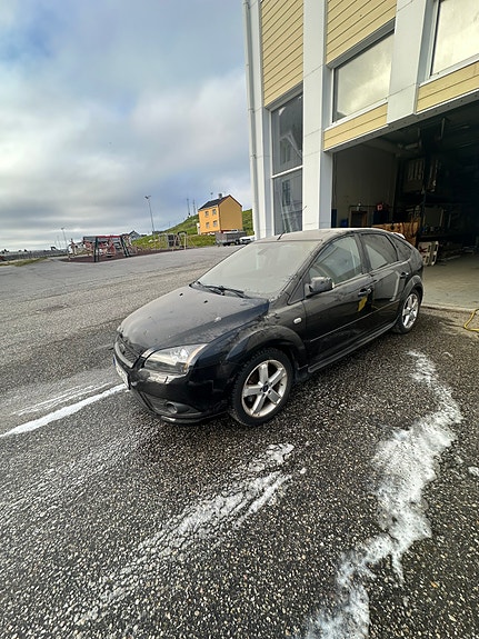 Ford Focus 2 of 4