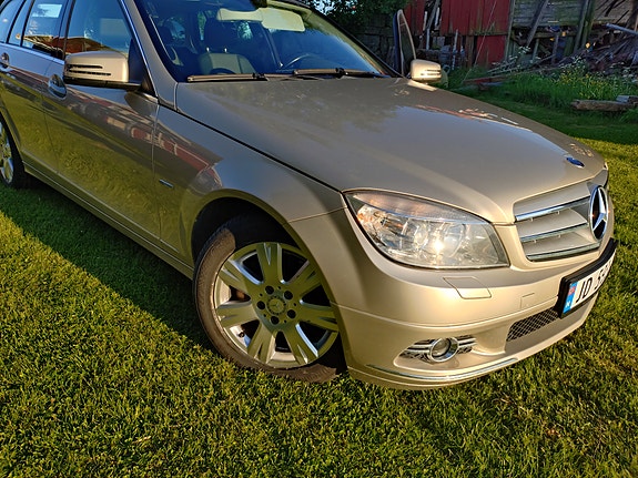 Mercedes-Benz C200 3 of 5