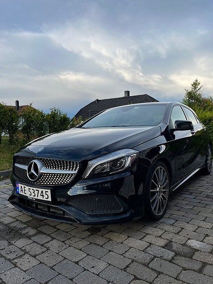 Mercedes-Benz A180 2 of 5