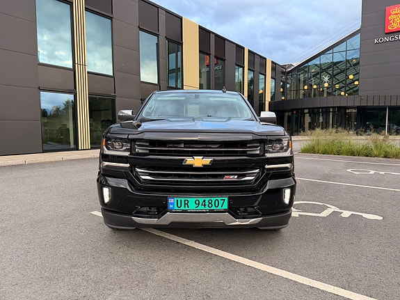 Chevrolet Silverado 3 of 5