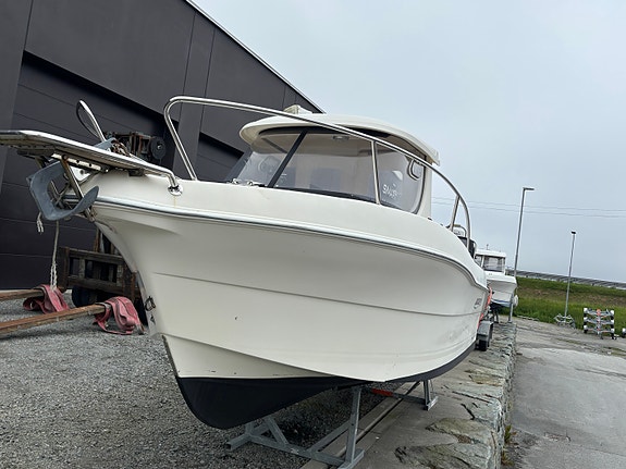 Quicksilver 640 Pilothouse 2 of 5
