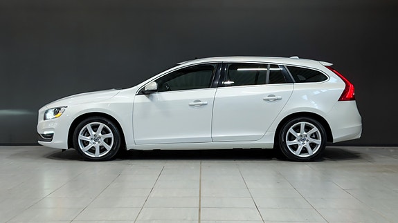 Volvo V60 2 of 5