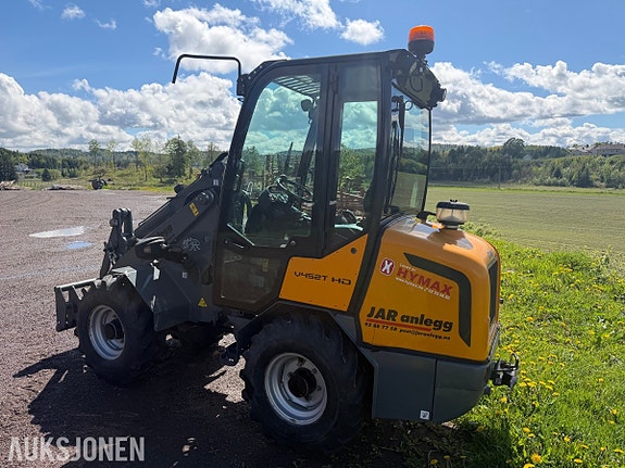 Giant V452T HD 2 of 5