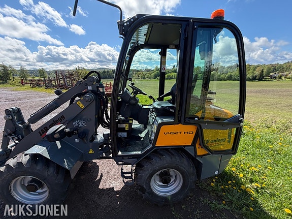 Giant V452T HD 15 of 19