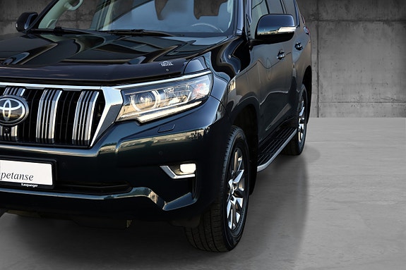 Toyota Land Cruiser 4 of 5