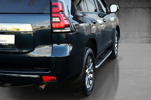Toyota Land Cruiser 10 of 19
