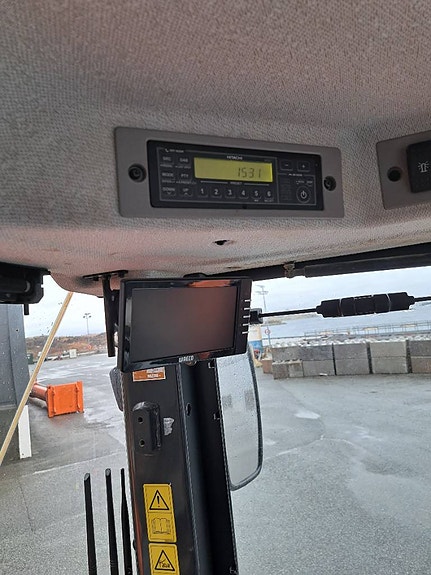 Hitachi ZW250-6 8 of 16