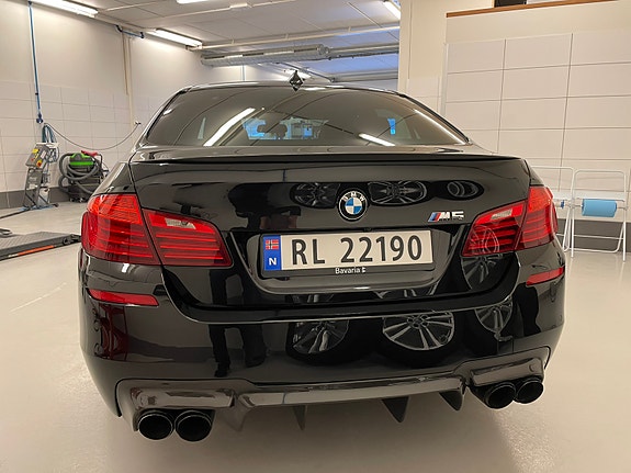 BMW M5 3 of 5
