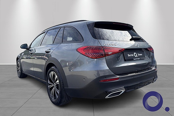 Mercedes-Benz C220 d 3 of 5