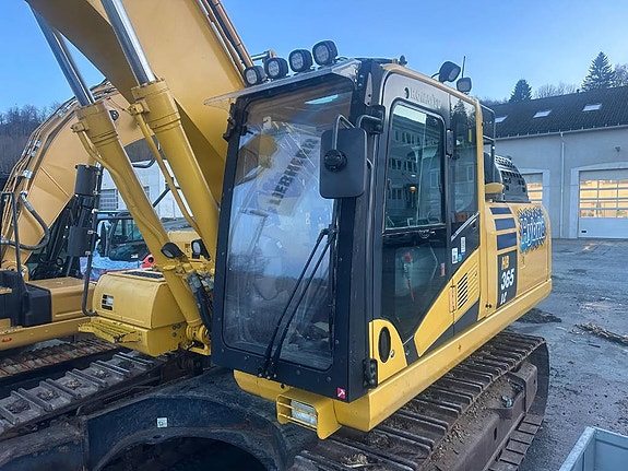 Komatsu HB 365 LC-3 Hybrid 4 of 5