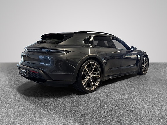 Porsche Taycan Cross Turismo 3 of 5