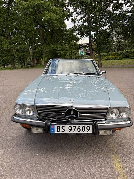 Mercedes-Benz 450 SL 2 of 5