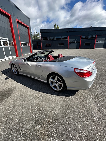 Mercedes-Benz SL500 2 of 12