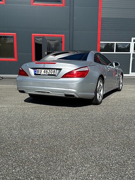 Mercedes-Benz SL500 8 of 12