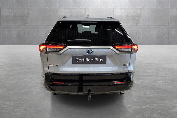 Toyota RAV4 Plug-in Hybrid 4 of 5