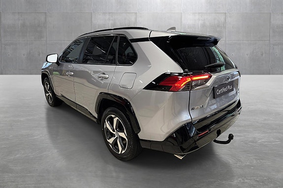 Toyota RAV4 Plug-in Hybrid 3 of 5