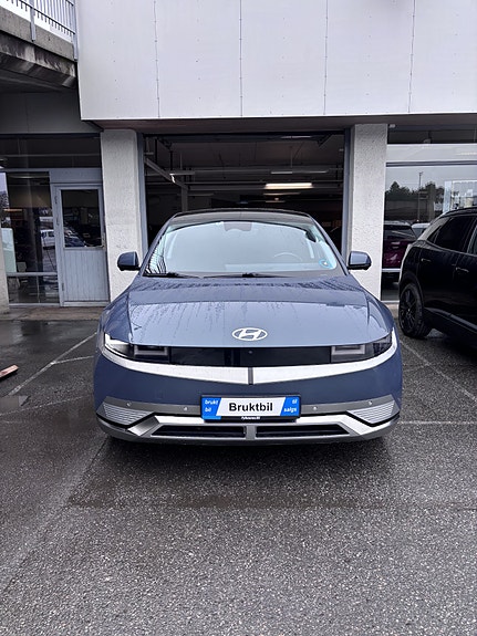 Hyundai Ioniq 5 2 of 5