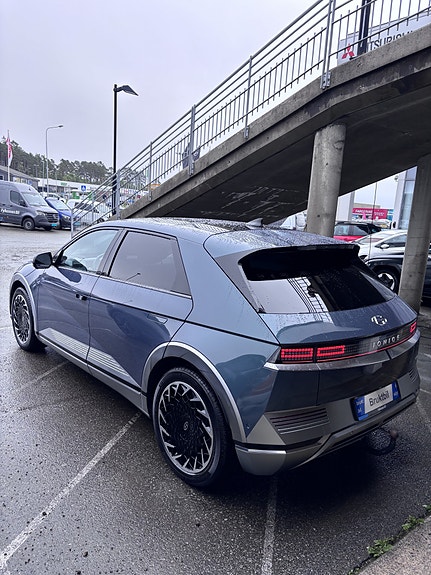 Hyundai Ioniq 5 3 of 5