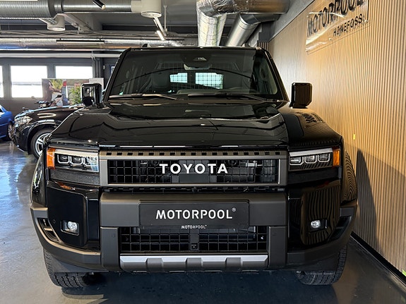 Toyota Land Cruiser 2 of 5