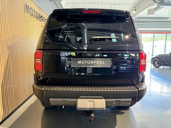 Toyota Land Cruiser 5 of 5