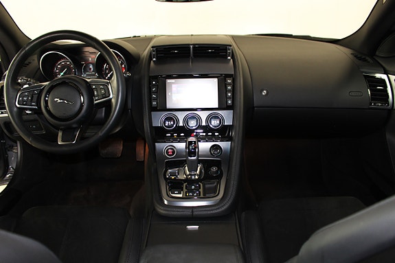 Jaguar F-TYPE 18 of 18