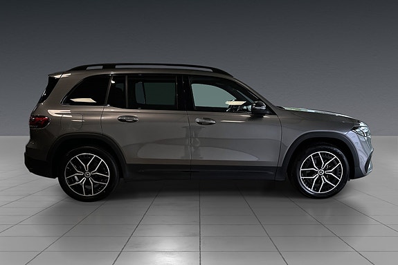 Mercedes-Benz EQB300 4 of 5