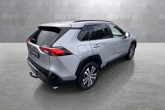 Toyota RAV4 Plug-in Hybrid 5 of 5