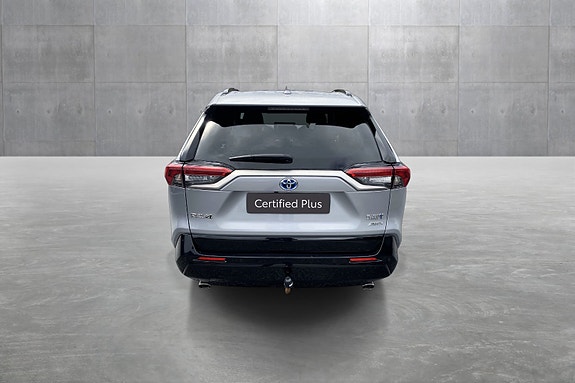 Toyota RAV4 Plug-in Hybrid 4 of 5