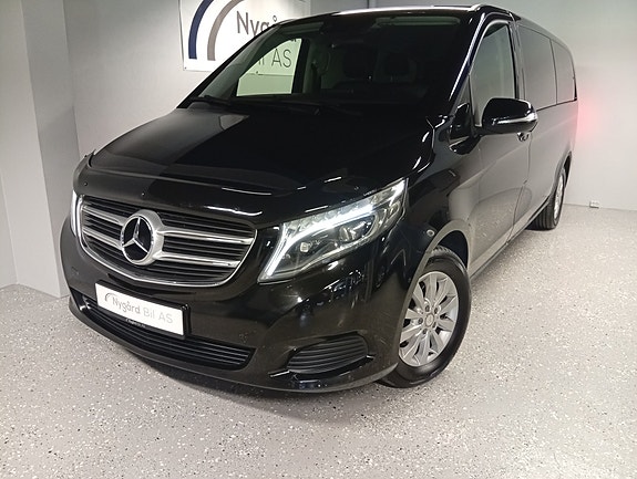 Mercedes-Benz V220 d 2 of 30
