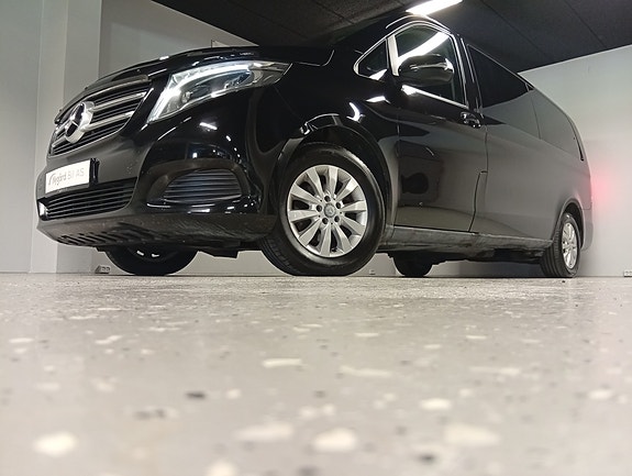 Mercedes-Benz V220 d 4 of 30