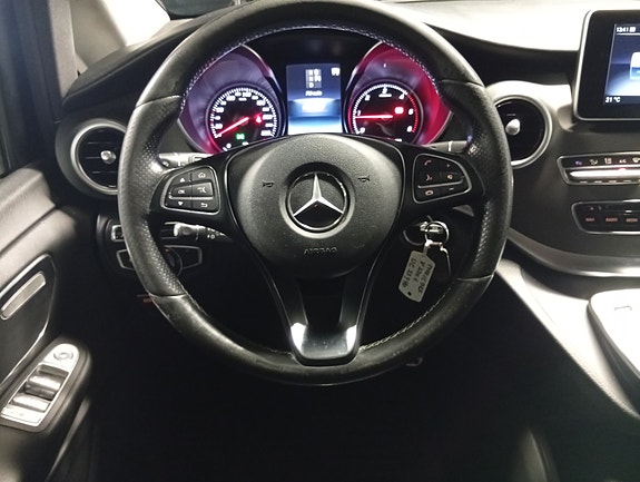 Mercedes-Benz V220 d 13 of 30
