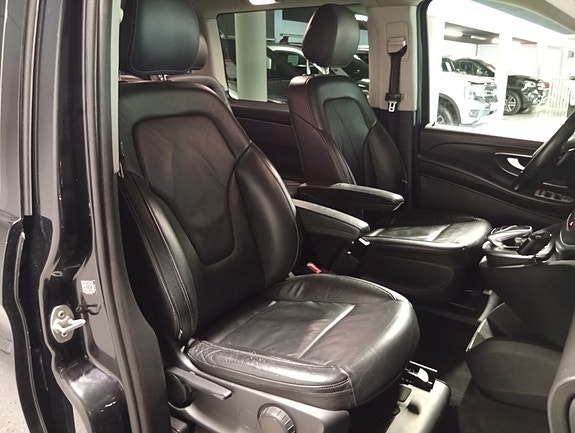 Mercedes-Benz V220 d 28 of 30