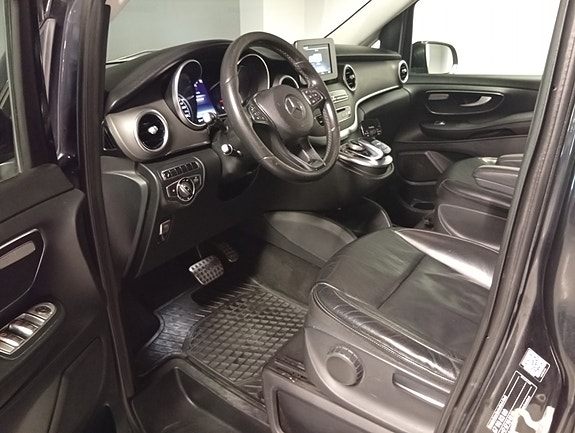 Mercedes-Benz V220 d 23 of 30