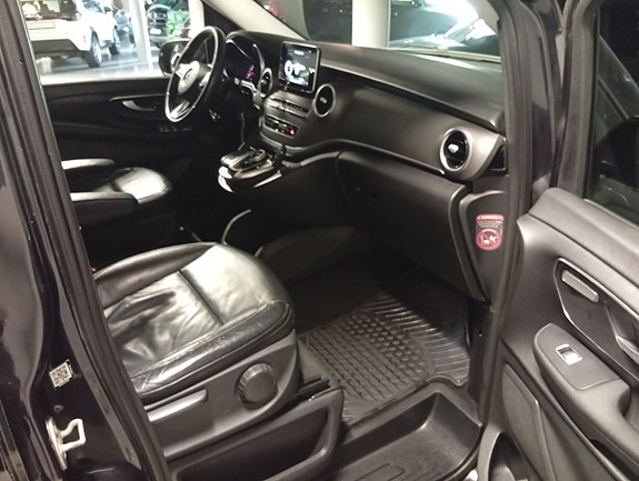 Mercedes-Benz V220 d 26 of 30