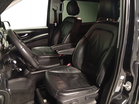 Mercedes-Benz V220 d 25 of 30