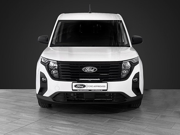 Ford Transit Courier 3 of 5
