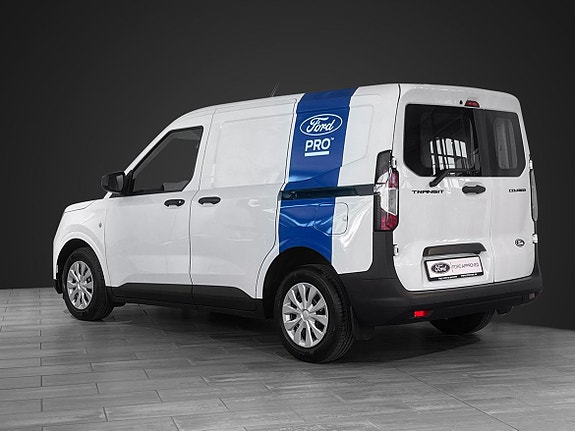 Ford Transit Courier 4 of 5