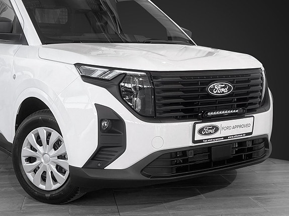Ford Transit Courier 2 of 5