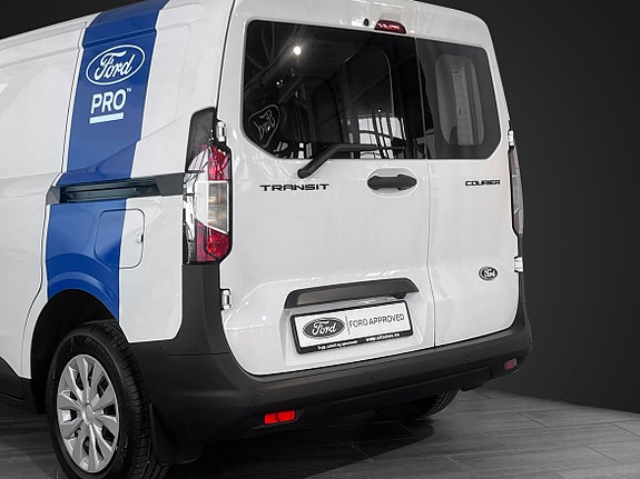 Ford Transit Courier 5 of 5