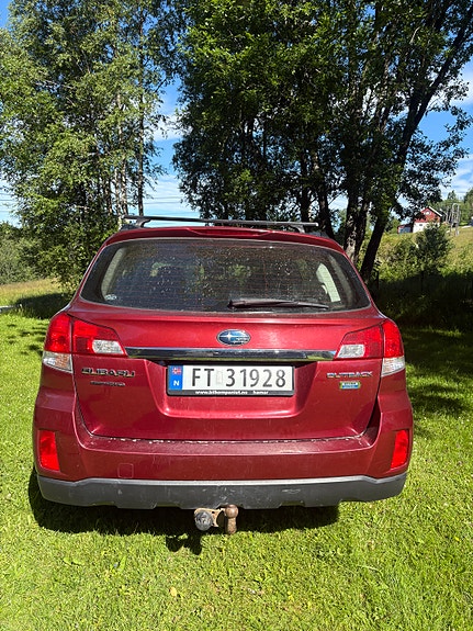 Subaru Legacy Outback 4 of 5